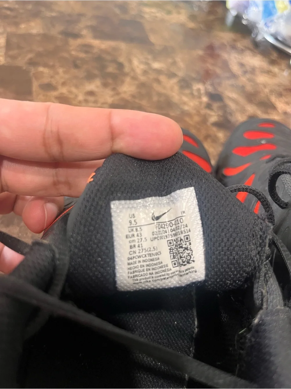 Nike Men's Black and Red Wave-Detail Sneakers
